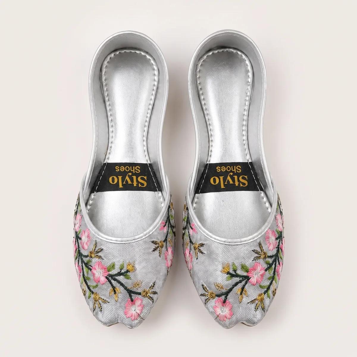 Women’s Metallic Silver Floral Embroidered Fancy Khussa