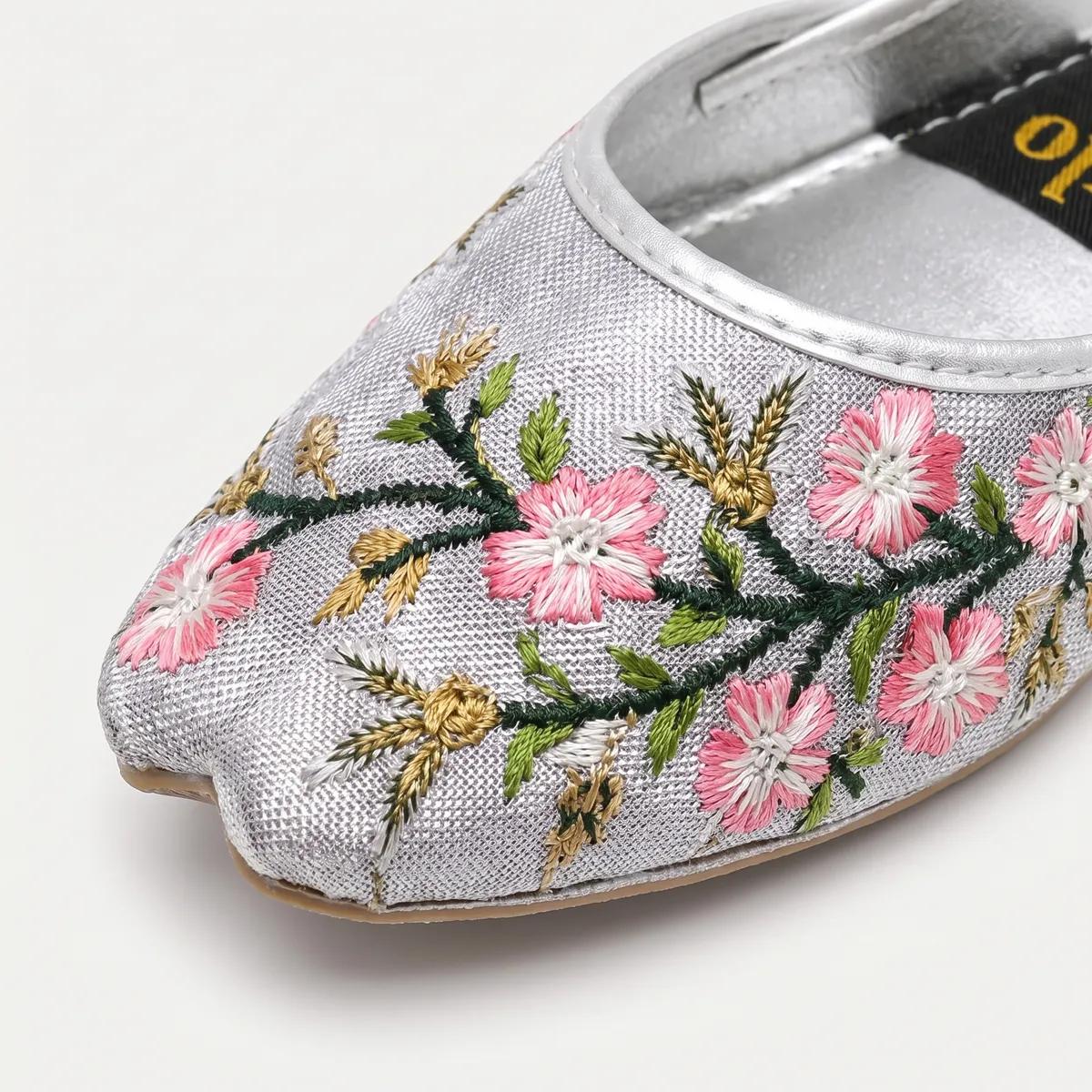 Women’s Metallic Silver Floral Embroidered Fancy Khussa thumbnail 3